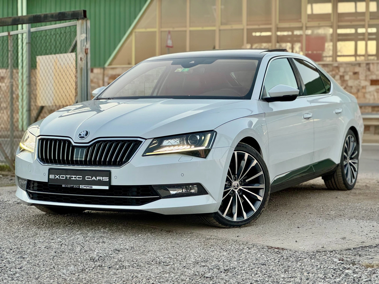 Skoda Superb 2.0 TSI ! L&K ! 4X4 ! DSG ! SWISS ! - изображение 3