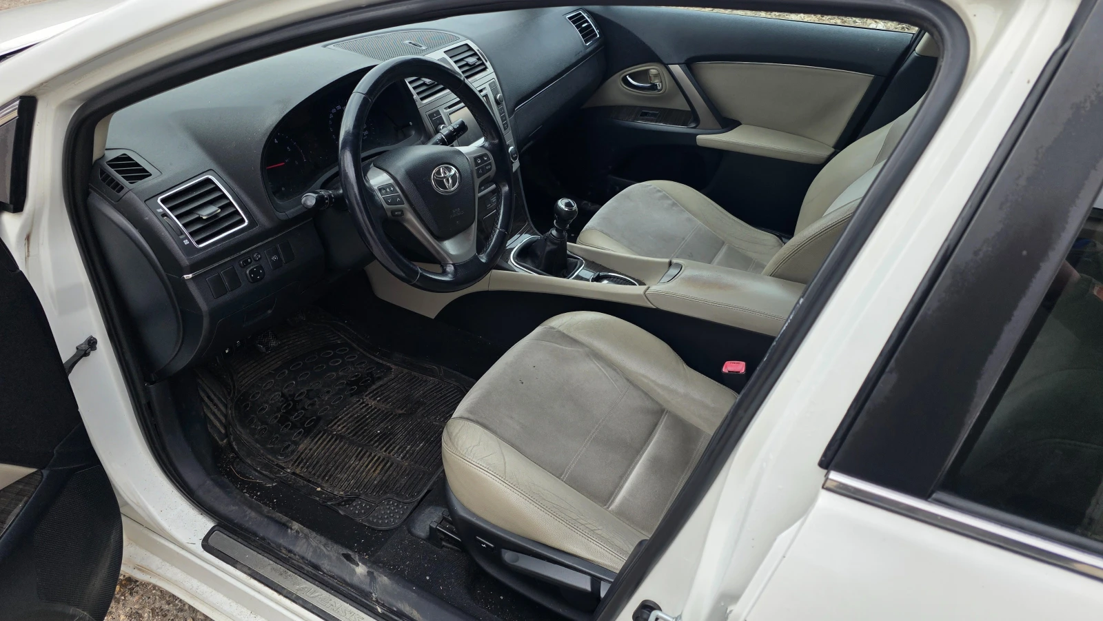 Toyota Avensis 2.0d, снимка 15 - Автомобили и джипове - 53906293