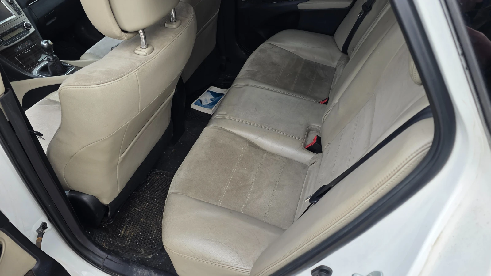 Toyota Avensis 2.0d, снимка 14 - Автомобили и джипове - 53906293