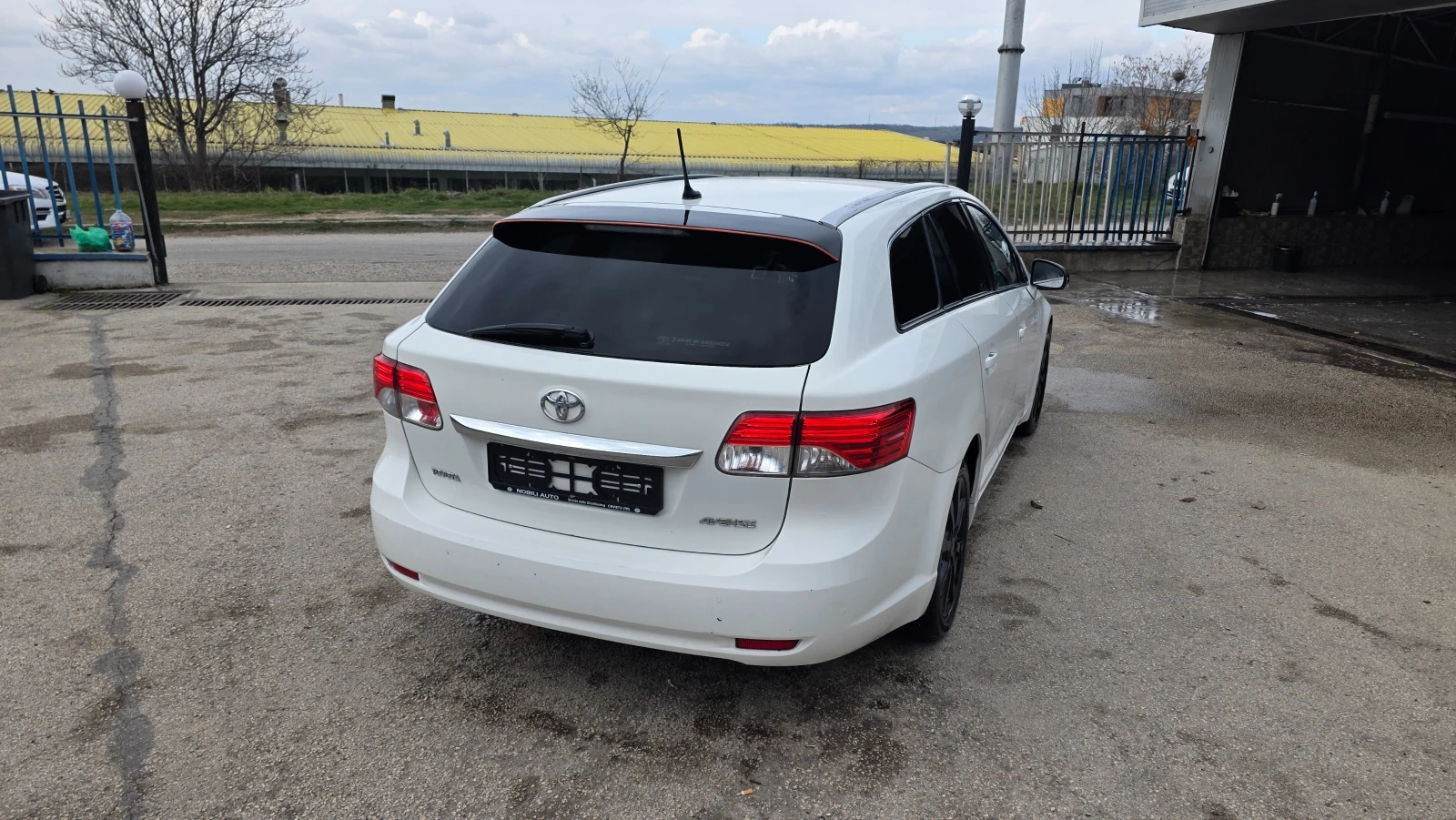Toyota Avensis 2.0d, снимка 9 - Автомобили и джипове - 53906293
