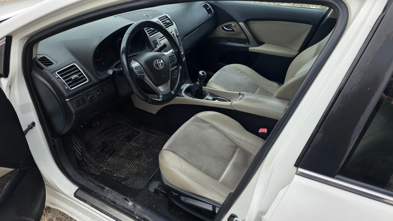 Toyota Avensis 2.0d, снимка 16 - Автомобили и джипове - 53906293