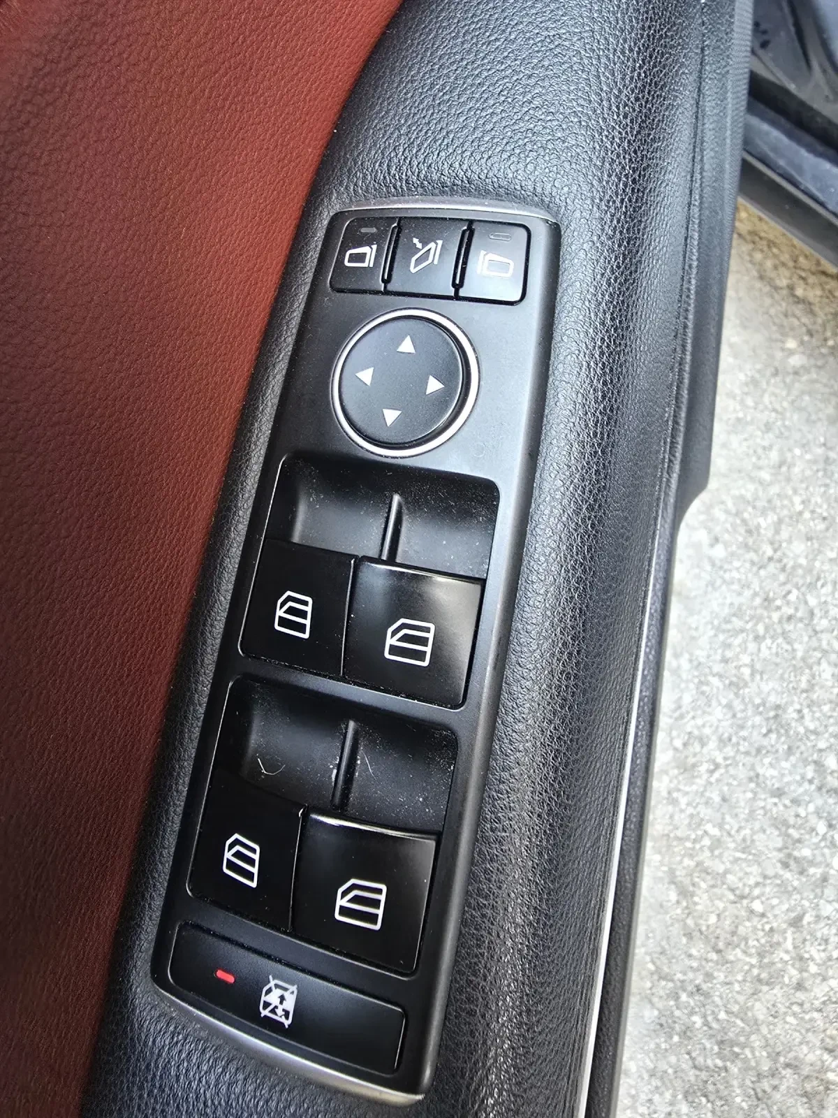 Mercedes-Benz E 350 AMG/Keyless, снимка 12 - Автомобили и джипове - 54098266
