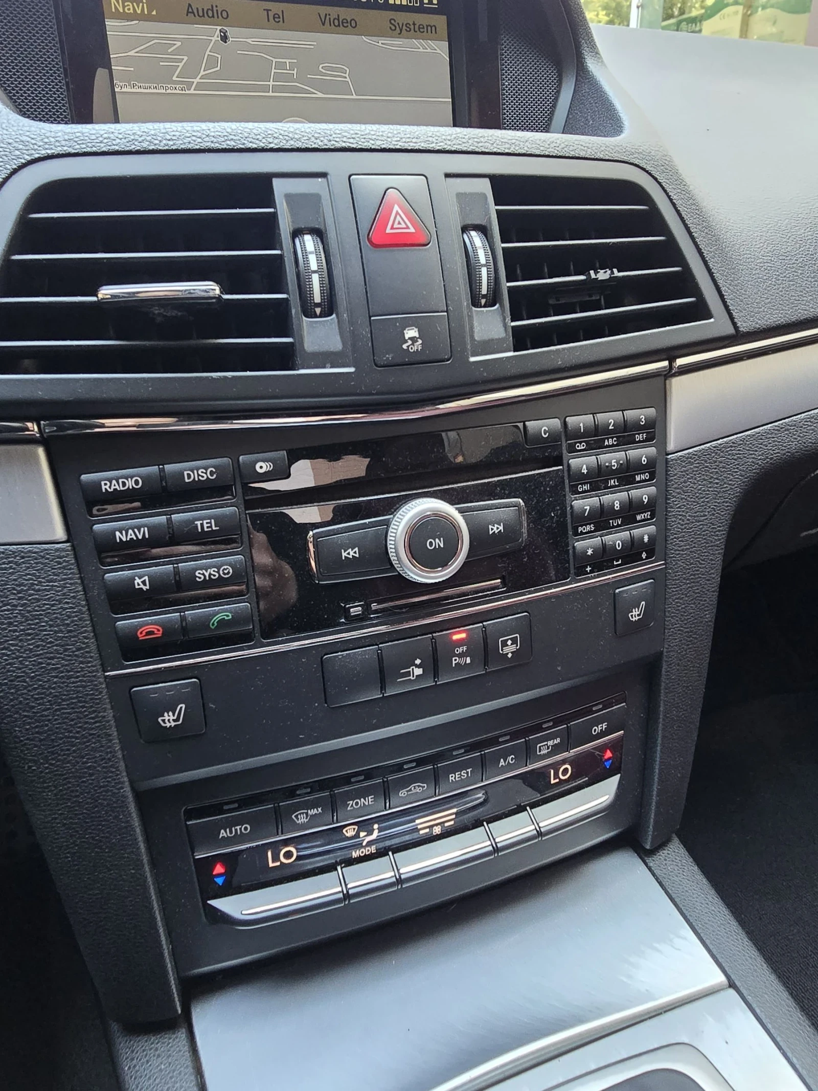 Mercedes-Benz E 350 AMG/Keyless, снимка 9 - Автомобили и джипове - 54098266