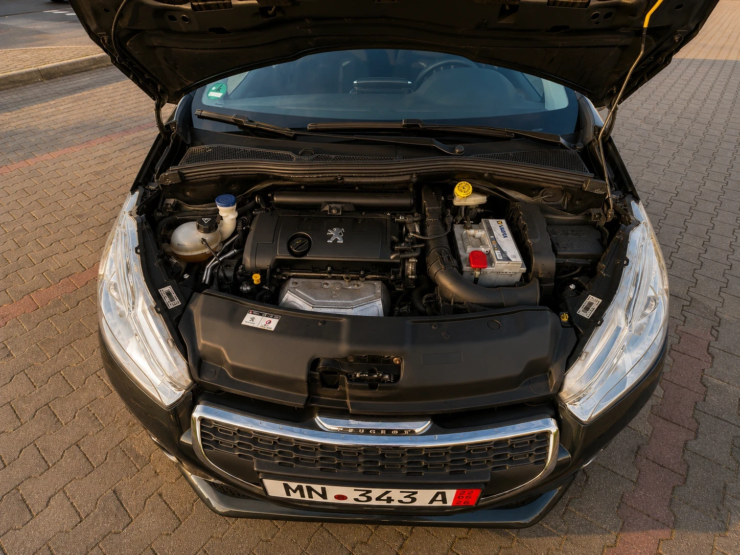 Peugeot 208, снимка 11 - Автомобили и джипове - 54495379