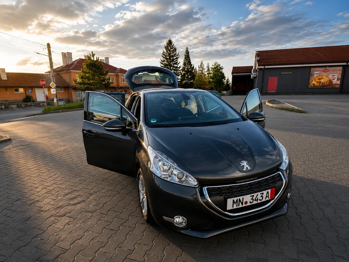 Peugeot 208, снимка 7 - Автомобили и джипове - 54495379