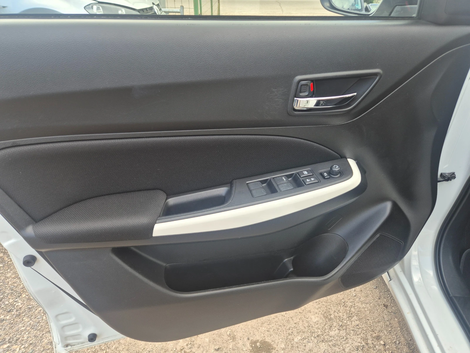 Suzuki Swift 1.2SHVS/4x4, снимка 16 - Автомобили и джипове - 54510370