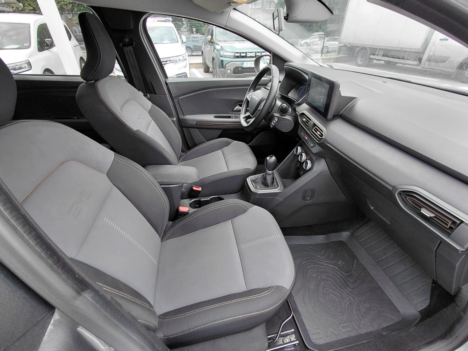 Dacia Jogger Extreme/HYBRID 140к.с/6+ 1 места, снимка 13 - Автомобили и джипове - 55175492