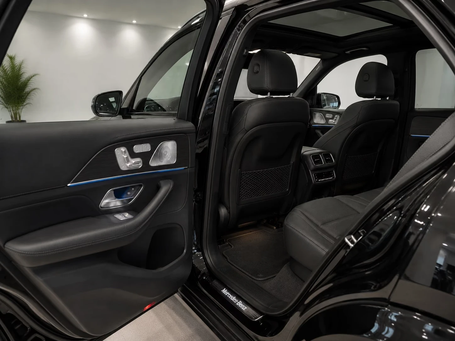 Mercedes-Benz GLE 450 d/MHEV/AMG/387HP/PANO/BURM/360/325h, снимка 8 - Автомобили и джипове - 55727687