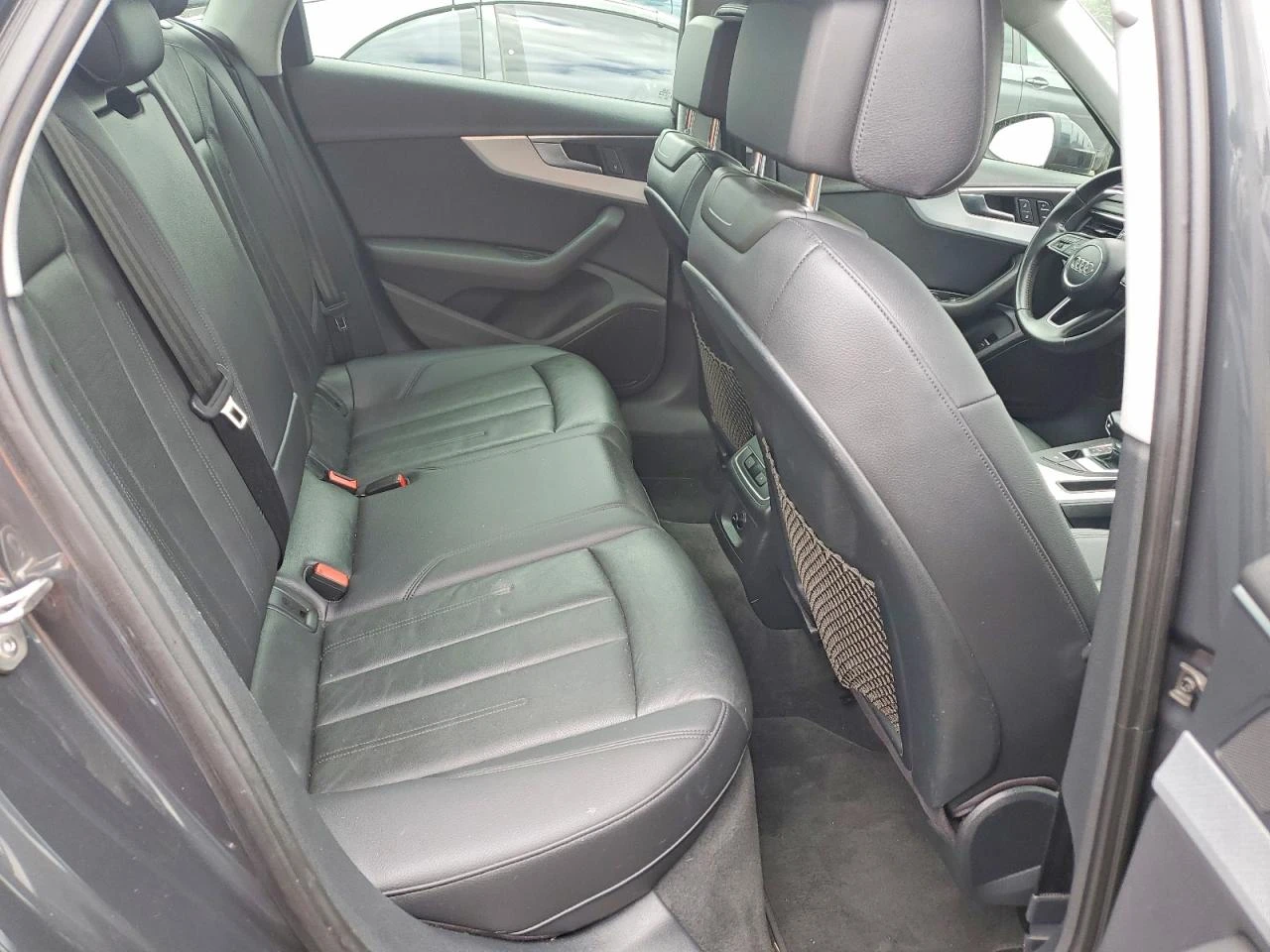 Audi A4 2.0l Premium, снимка 10 - Автомобили и джипове - 55812526