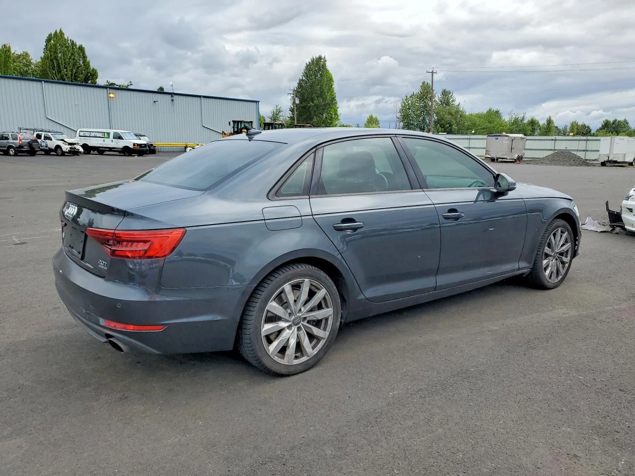 Audi A4 2.0l Premium, снимка 3 - Автомобили и джипове - 55812526