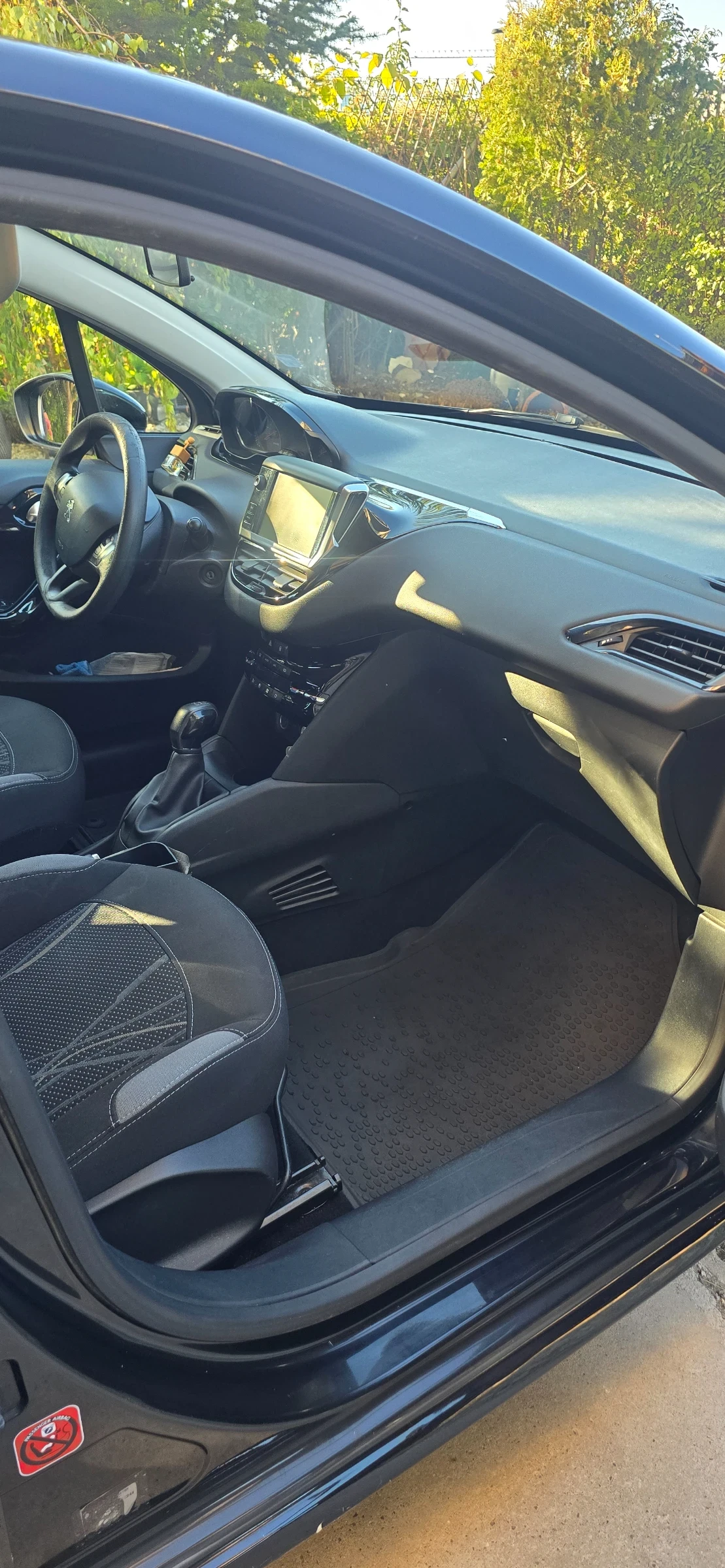 Peugeot 208 1.4 бензин, снимка 12 - Автомобили и джипове - 55964487