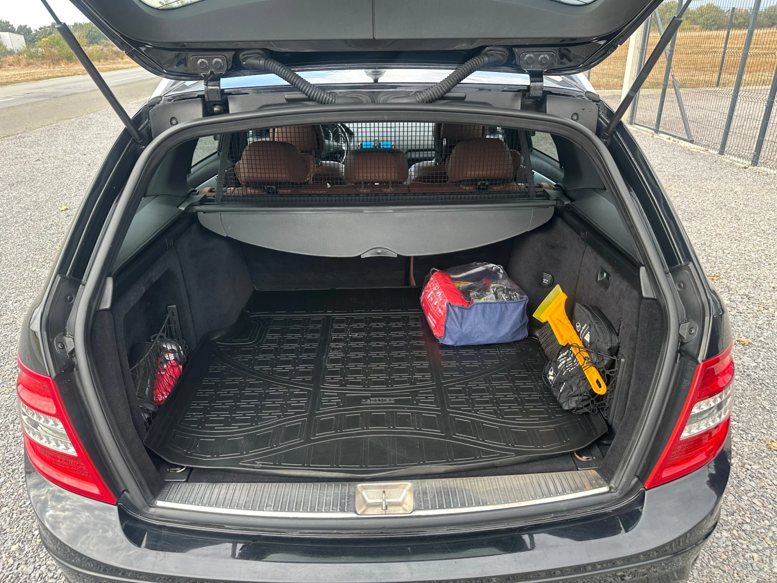 Mercedes-Benz C 320 C320, снимка 9 - Автомобили и джипове - 56631837
