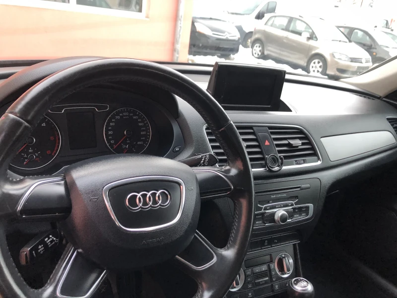 Audi Q3 2.0TDI, снимка 10 - Автомобили и джипове - 48681033