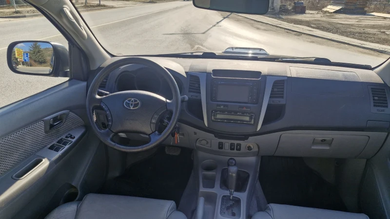 Toyota Hilux 3, 0  D-4D Климатроник, снимка 8 - Автомобили и джипове - 48980122