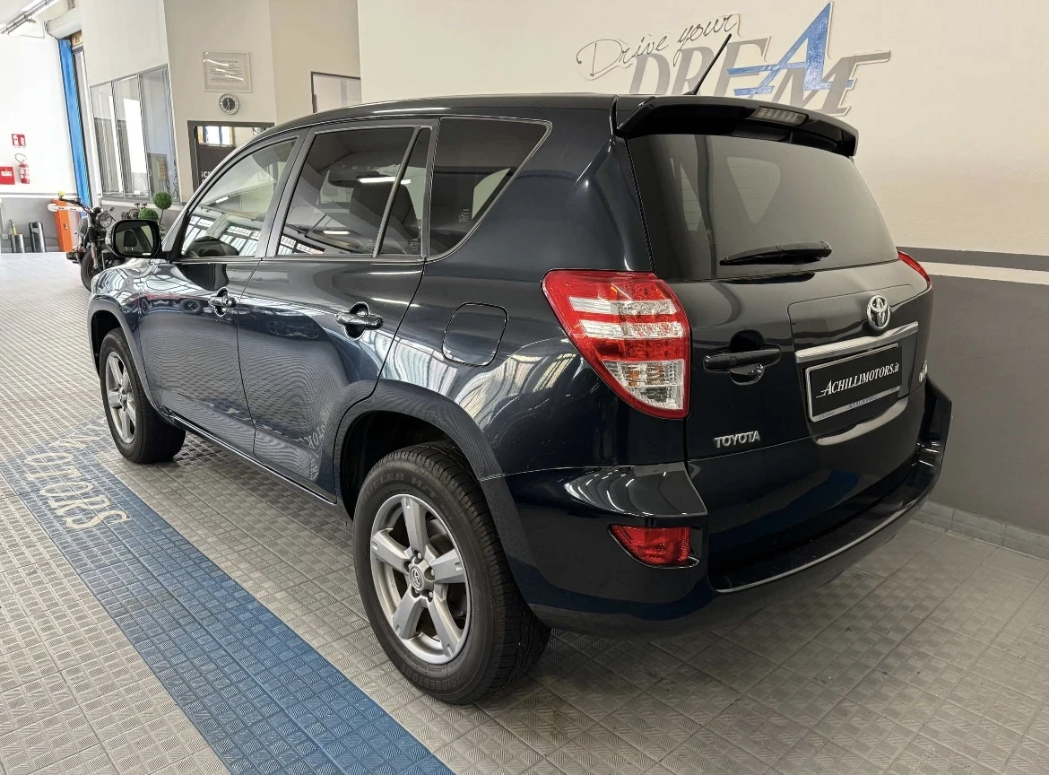 Toyota Rav4 2.2 Д4Д 150 коня 4WD - изображение 2