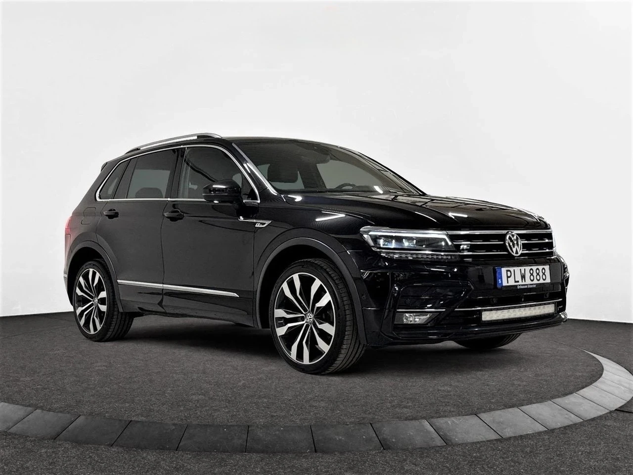 VW Tiguan GTS 240hk R line - изображение 2
