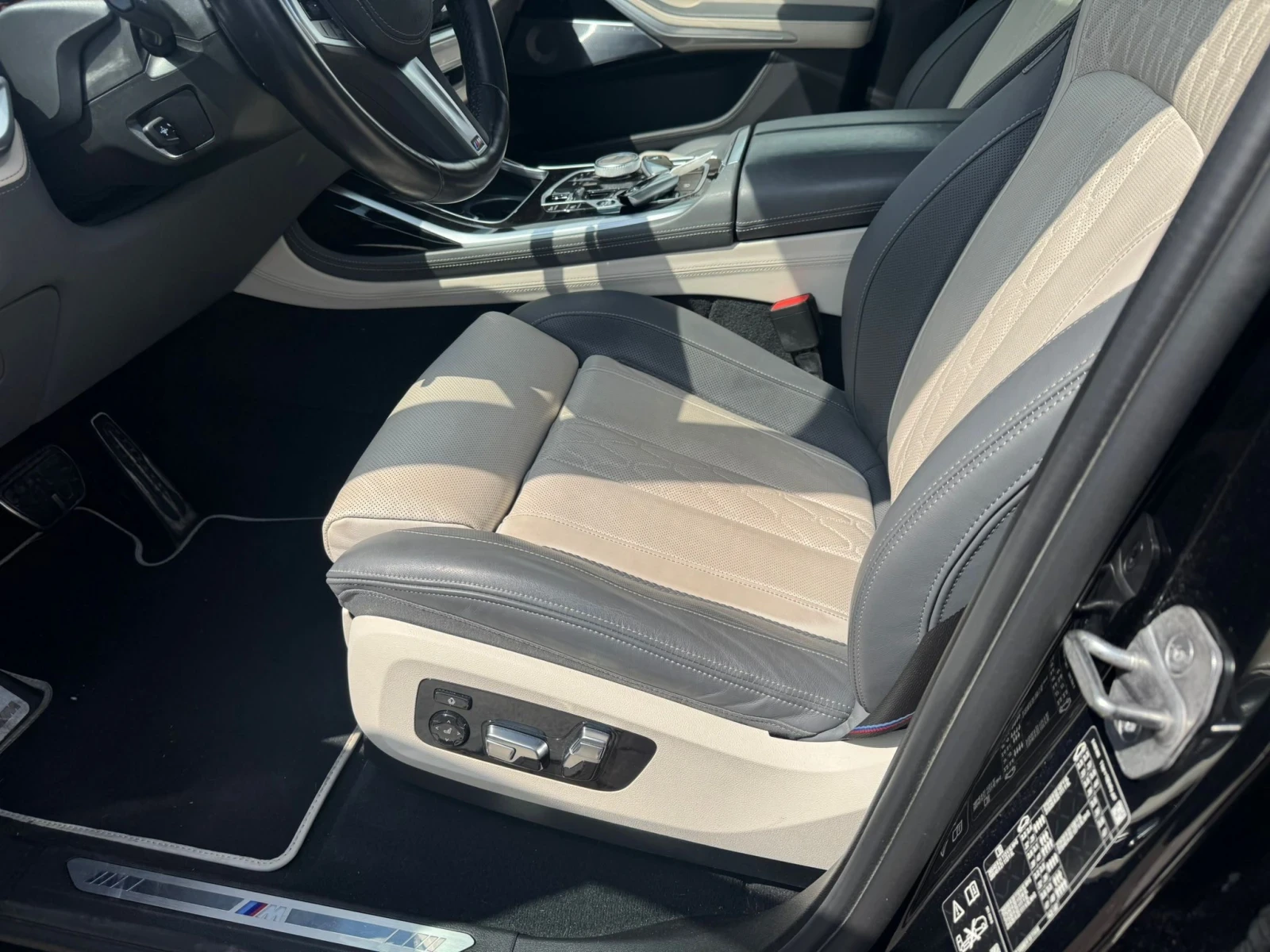 BMW X7 (FULL SPEC)^(M SPORT), снимка 4 - Автомобили и джипове - 54217901