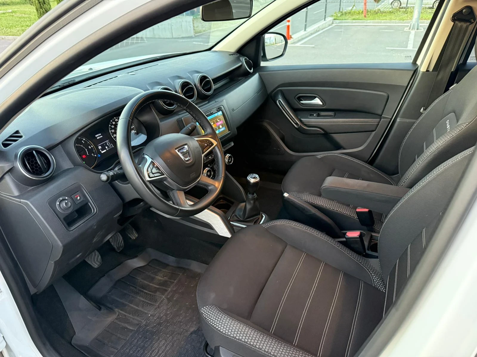 Dacia Duster 1.5 dci, снимка 5 - Автомобили и джипове - 54698781