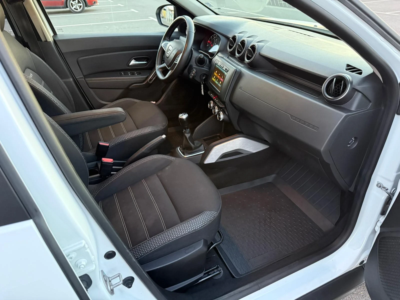 Dacia Duster 1.5 dci, снимка 7 - Автомобили и джипове - 54698781