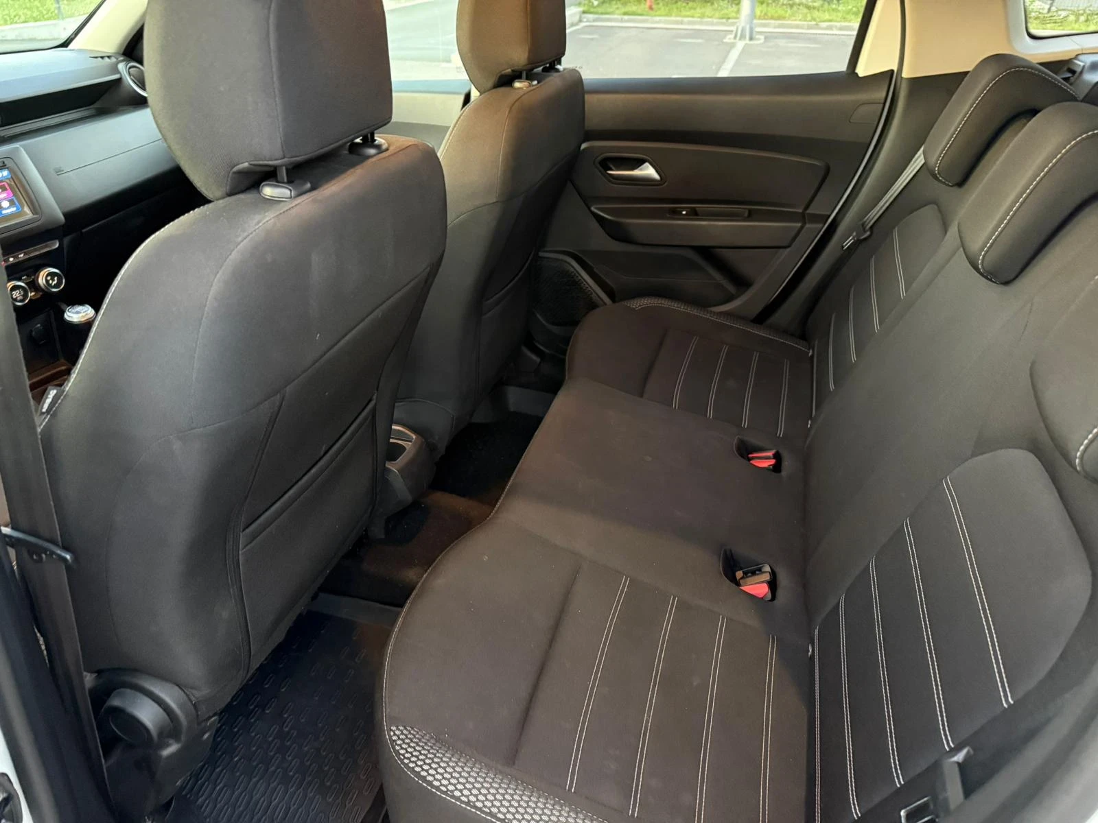 Dacia Duster 1.5 dci, снимка 4 - Автомобили и джипове - 54698781