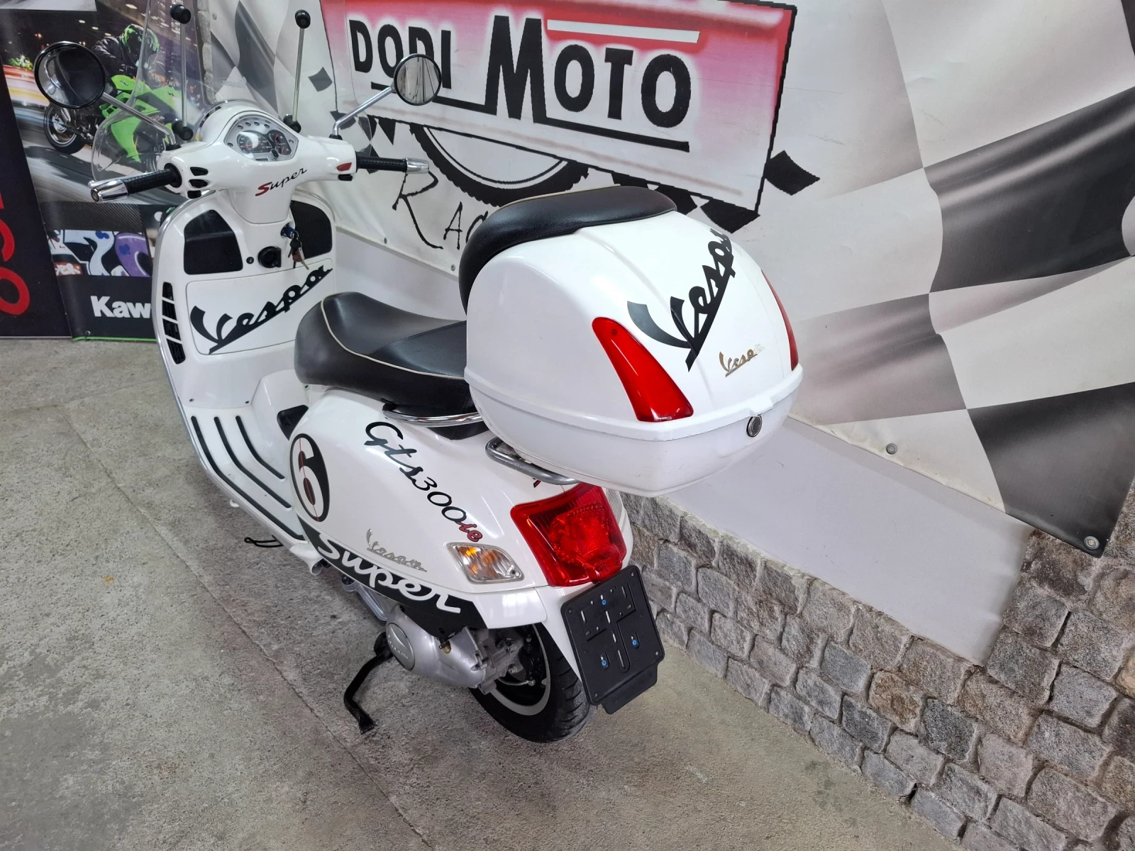 Vespa GTS 300ie, снимка 7 - Мотоциклети и мототехника - 54137912