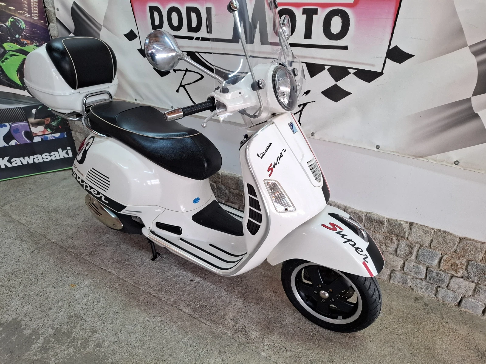 Vespa GTS 300ie, снимка 9 - Мотоциклети и мототехника - 54137912