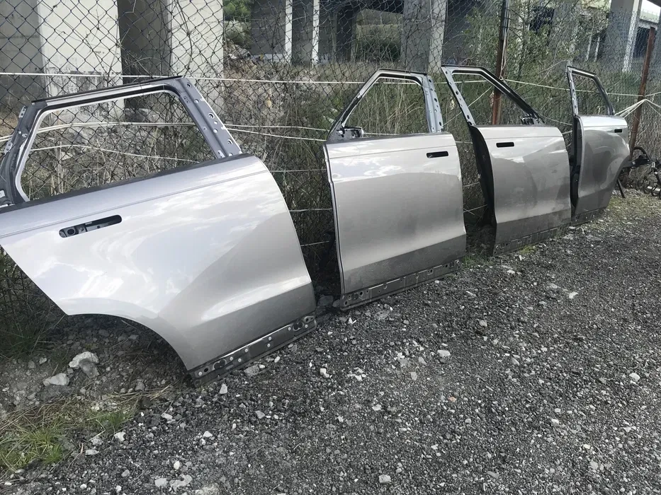 Врати за Рейндж Ровър Спорт Range Rover Sport 2023г, снимка 2 - Части - 56199136