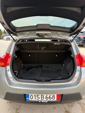 Toyota Auris * 1.8-HYBRID* ПАНОРАМА* ПОДГРЕВ* ЛИЗИНГ* , снимка 17