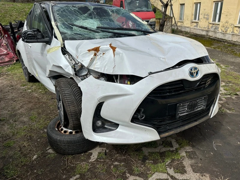 Toyota Yaris 1.5-Hybrid, снимка 2 - Автомобили и джипове - 47430825