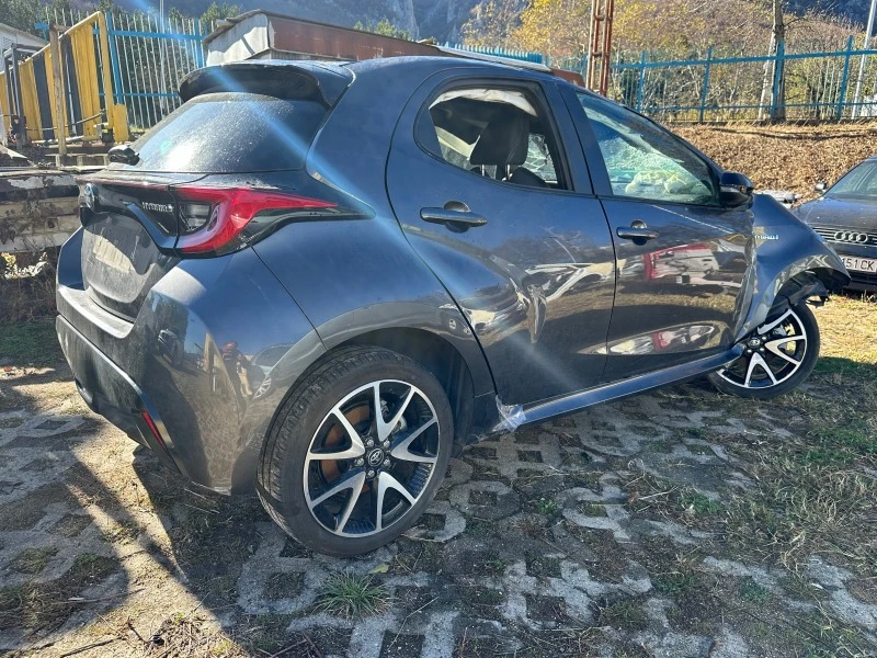 Toyota Yaris 1.5-Hybrid, снимка 10 - Автомобили и джипове - 47430825