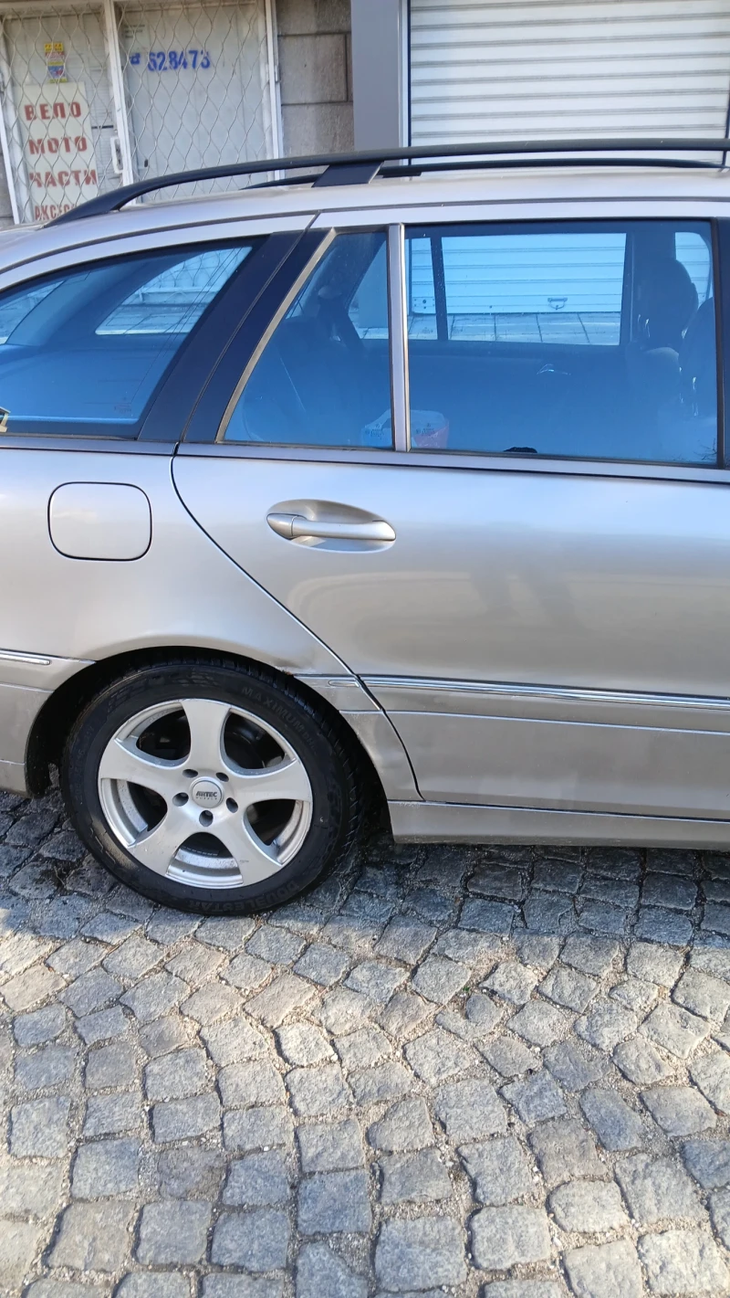 Mercedes-Benz C 220, снимка 4 - Автомобили и джипове - 48432858