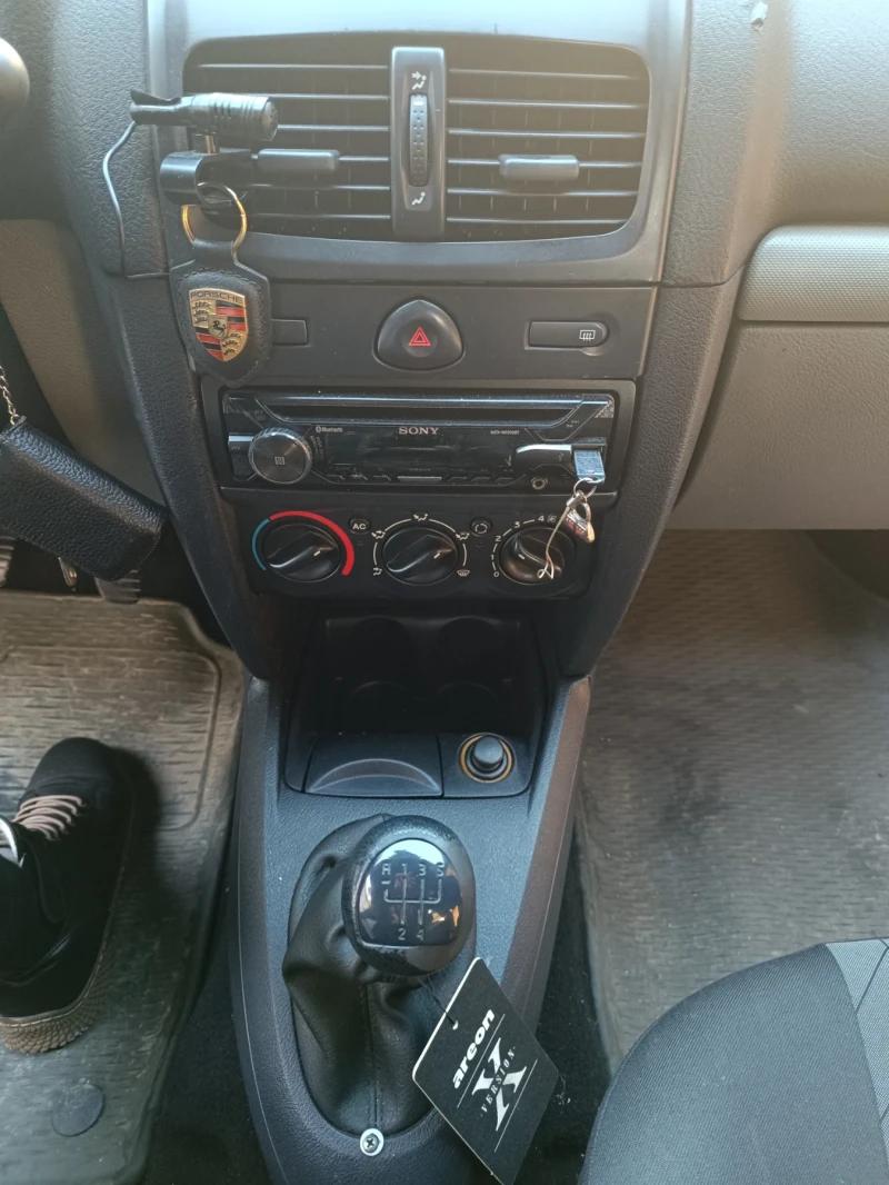 Renault Clio, снимка 7 - Автомобили и джипове - 48731080