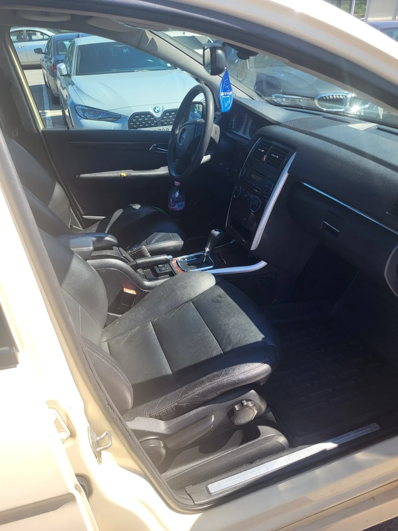 Mercedes-Benz B 180 Фабричен метан , снимка 6 - Автомобили и джипове - 50843004