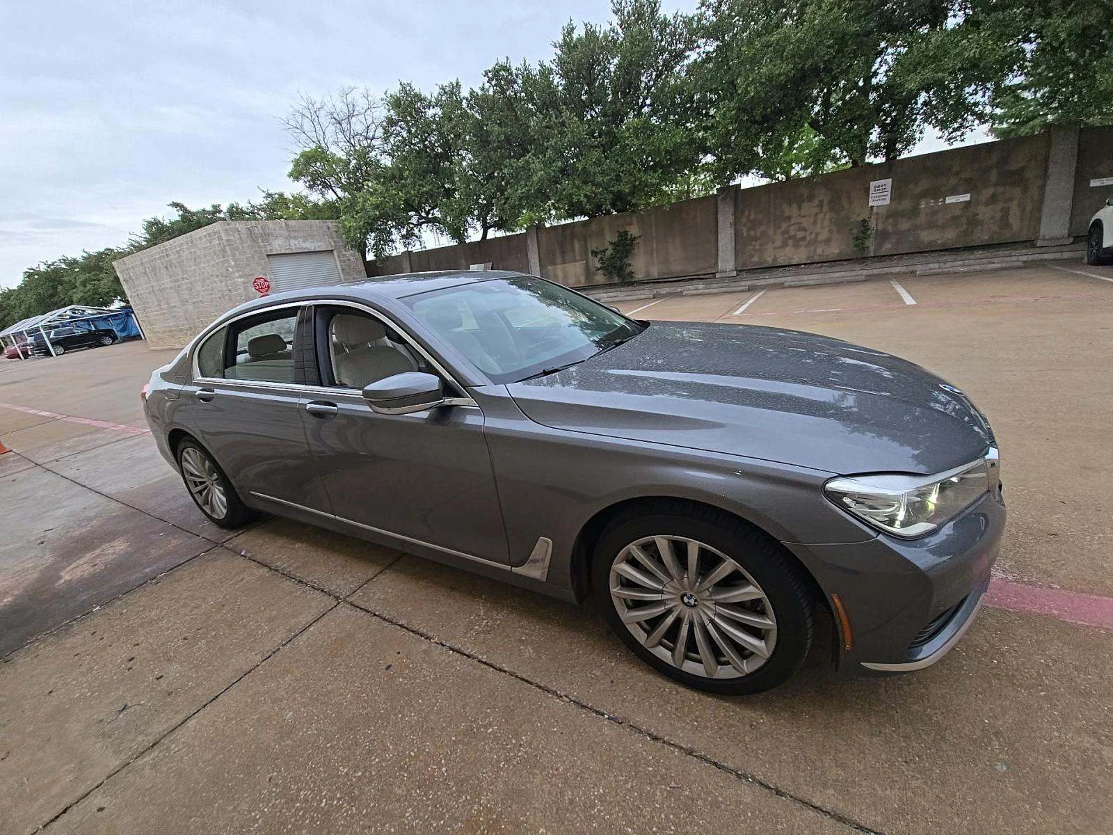 BMW 740 ДИСТРОНИК* ПОДГРЕВ* ОБДУХВАНЕ* МАСАЖ* КАМЕРА* КЕЙЛ - изображение 3