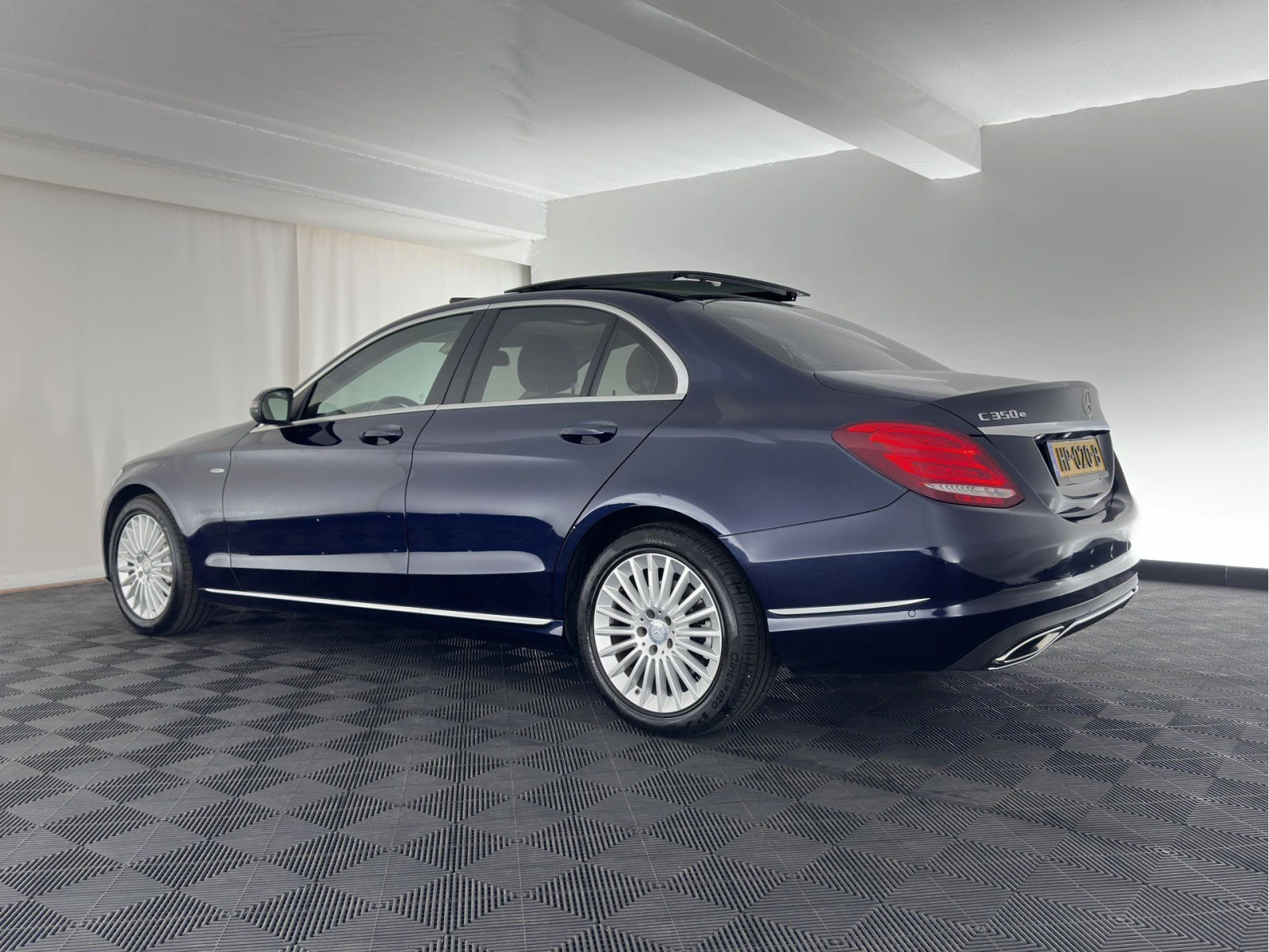 Mercedes-Benz C 350  - изображение 4