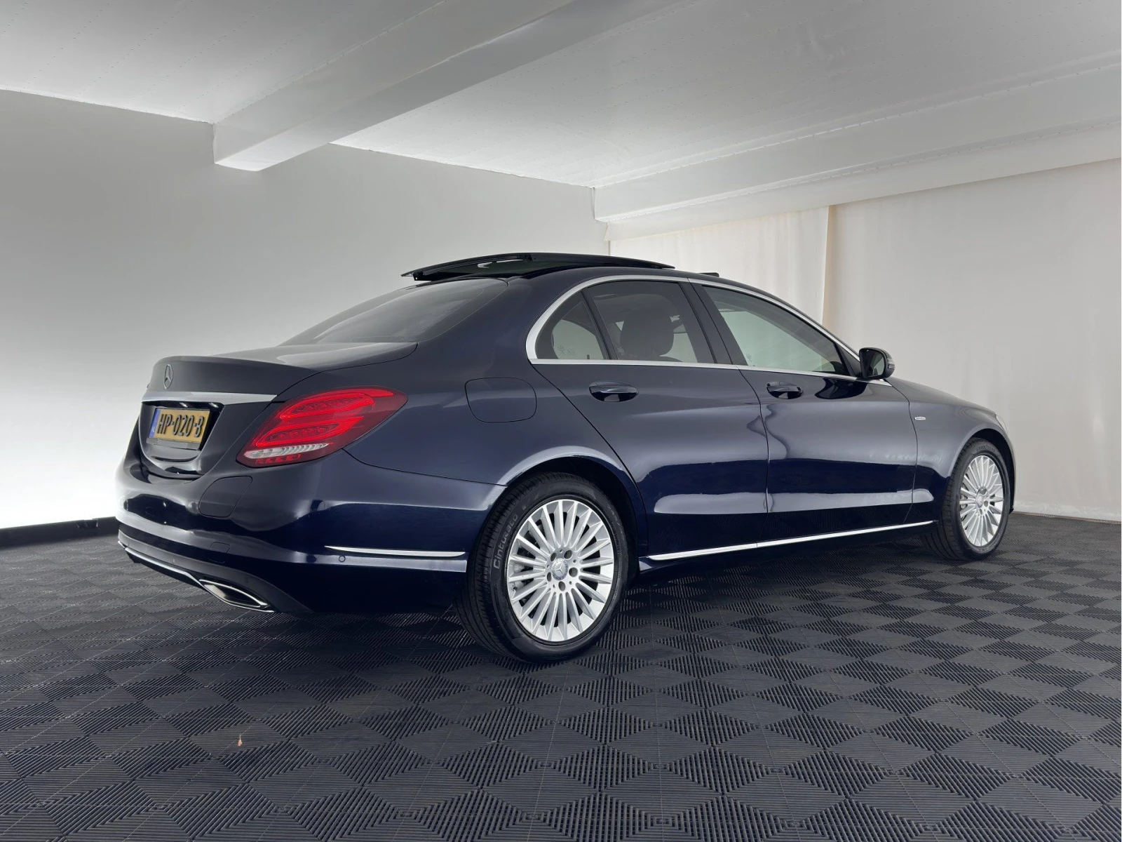 Mercedes-Benz C 350  - изображение 3