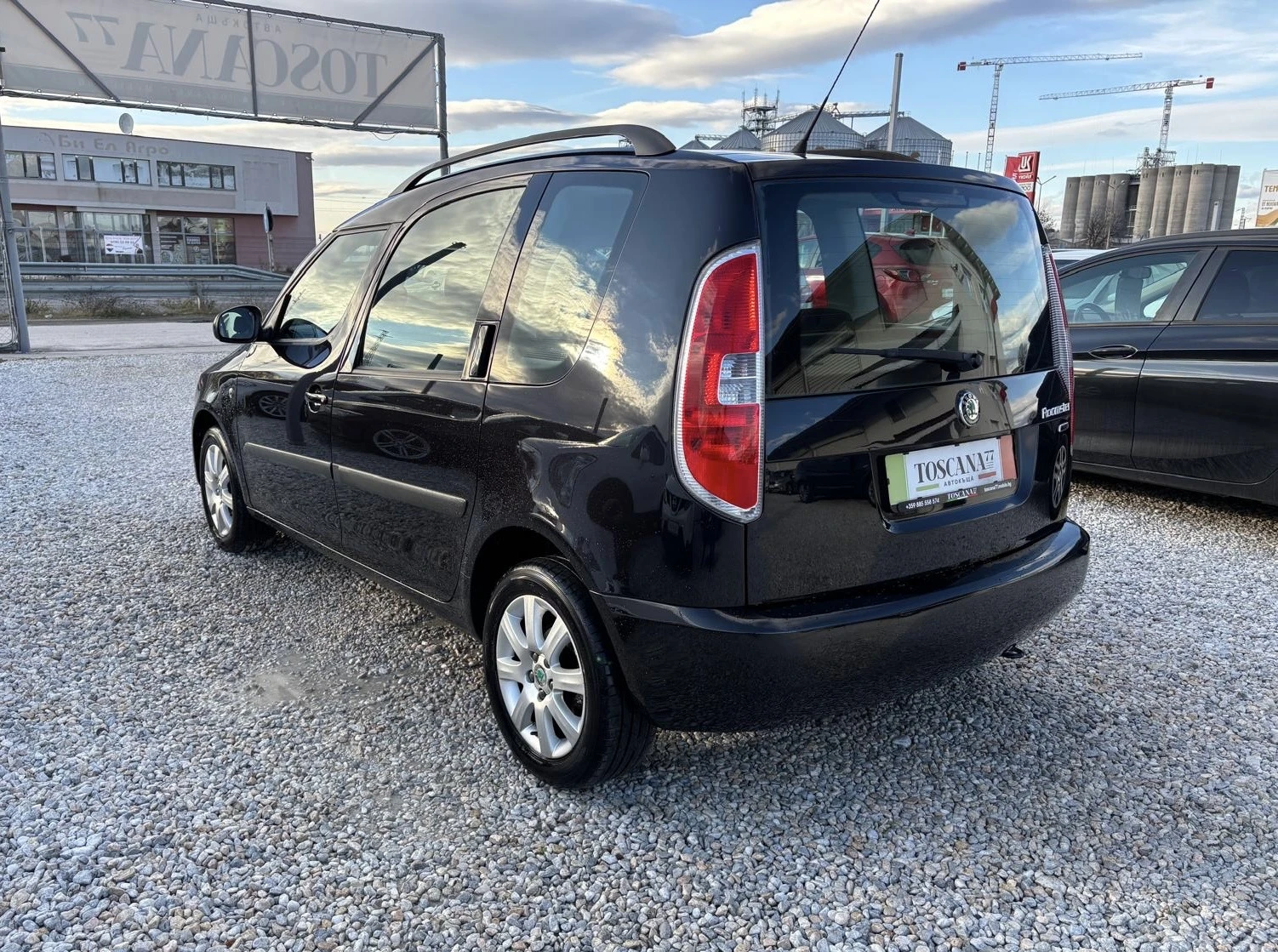 Skoda Roomster 1.6tdi* Сервизна История* Лизинг - изображение 3