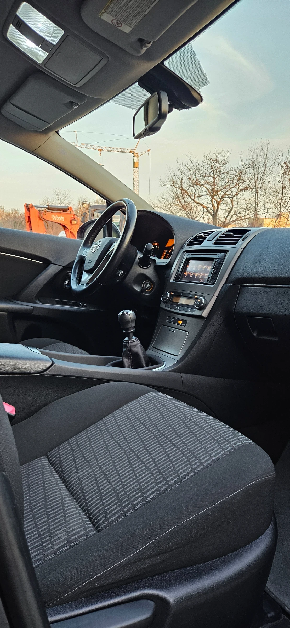 Toyota Avensis 1.8, ръчка, камера, снимка 9 - Автомобили и джипове - 54061112