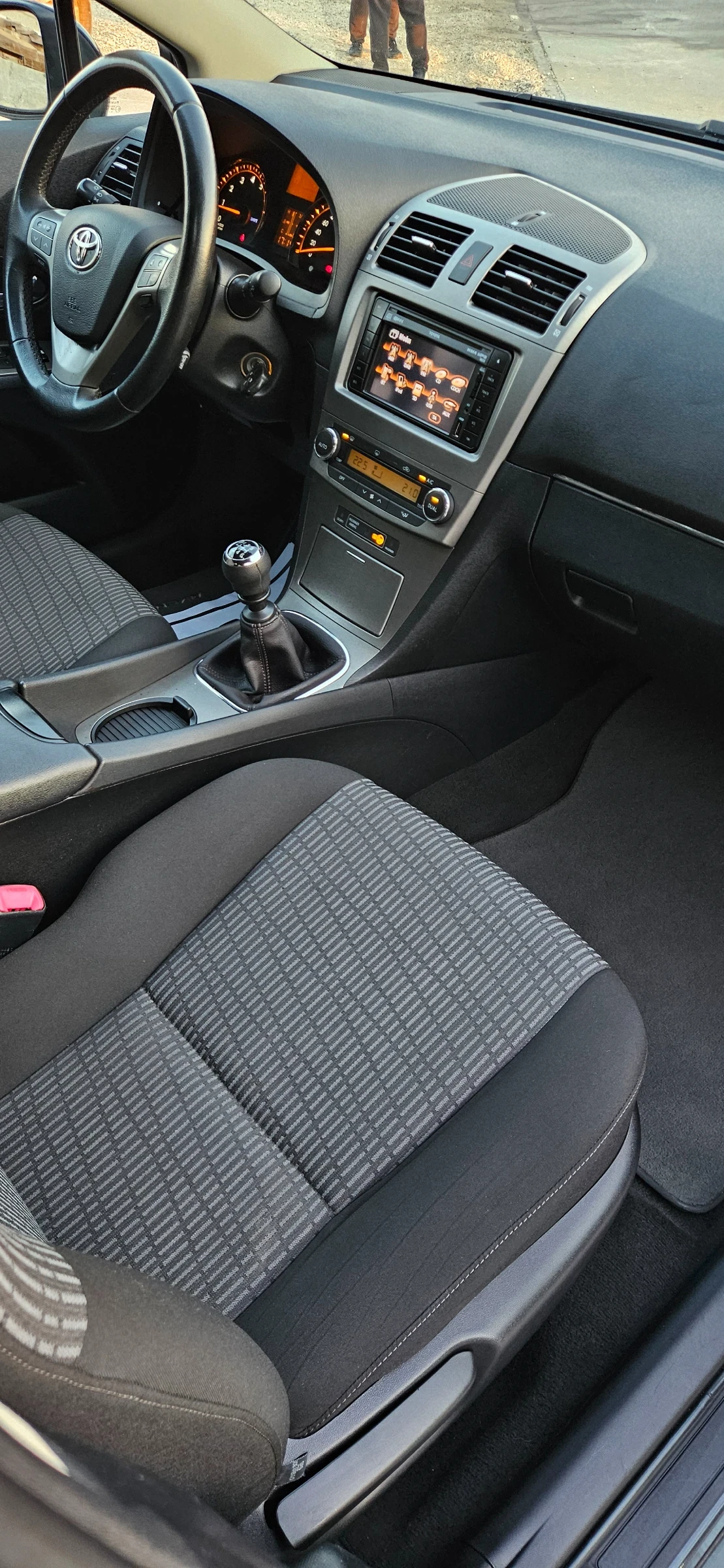 Toyota Avensis 1.8, ръчка, камера, снимка 11 - Автомобили и джипове - 54061112