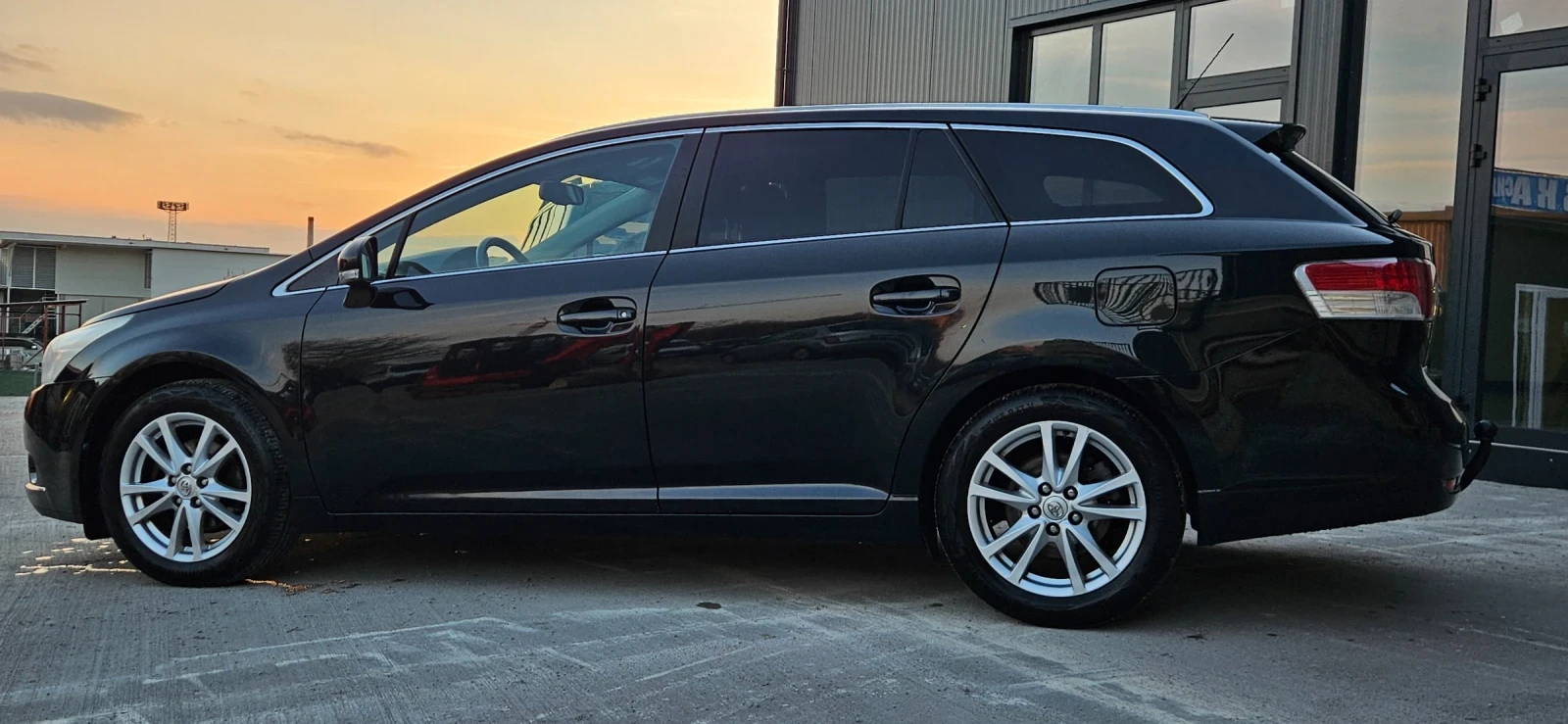 Toyota Avensis 1.8, ръчка, камера, снимка 6 - Автомобили и джипове - 54061112