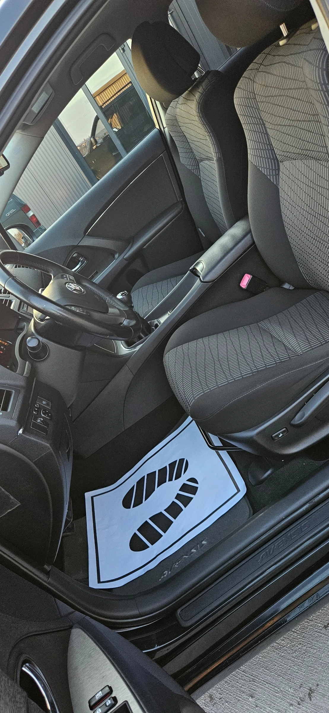 Toyota Avensis 1.8, ръчка, камера, снимка 16 - Автомобили и джипове - 54061112