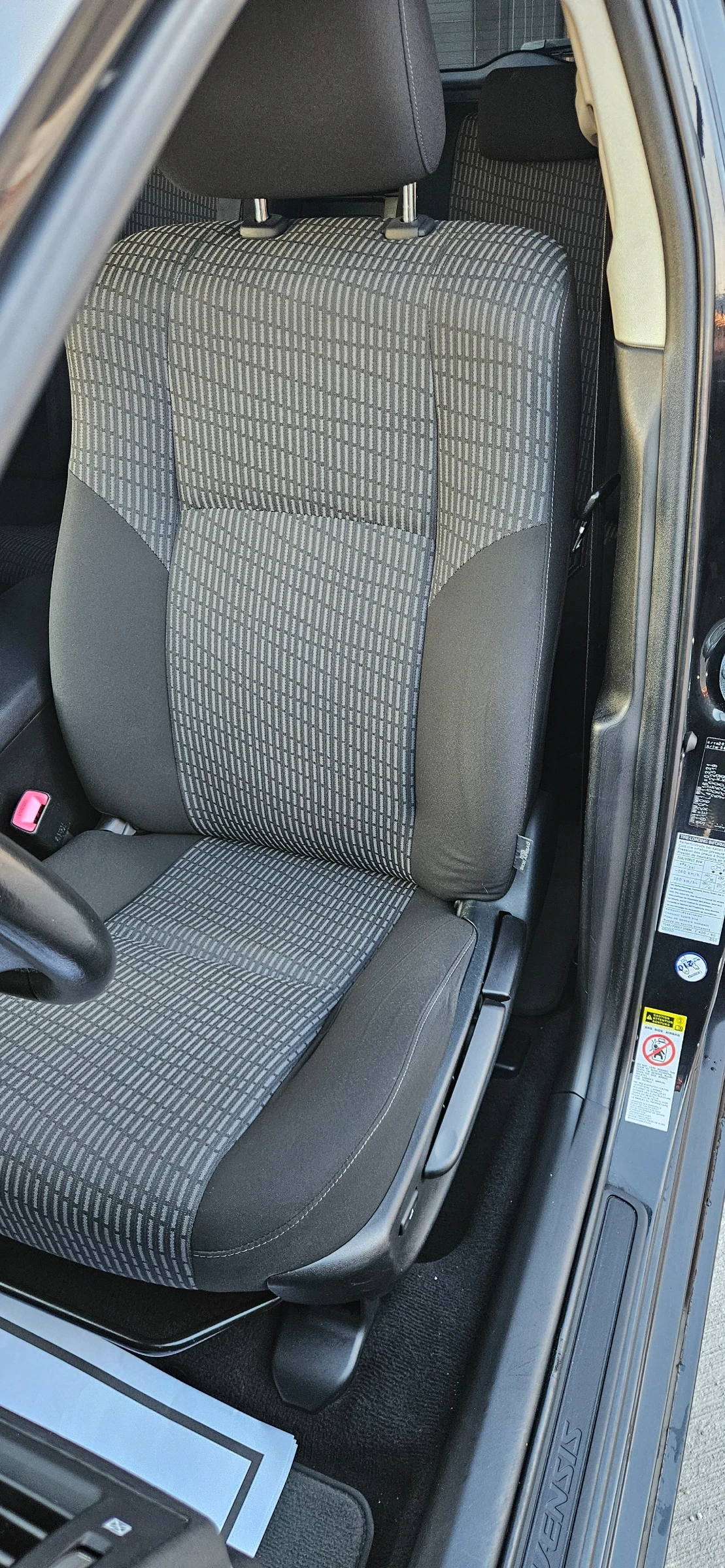 Toyota Avensis 1.8, ръчка, камера, снимка 15 - Автомобили и джипове - 54061112