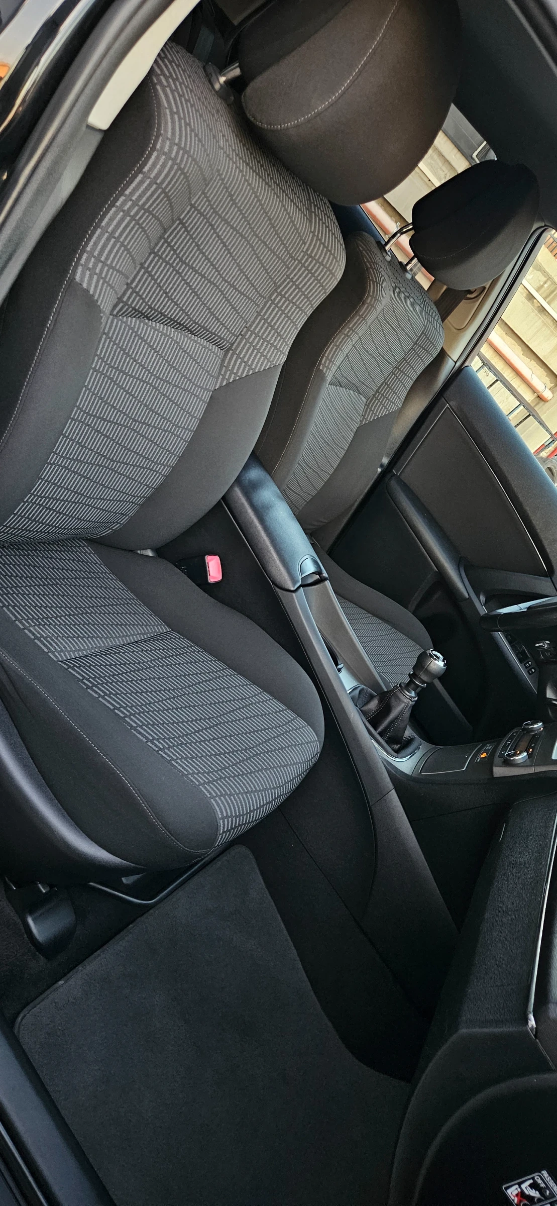 Toyota Avensis 1.8, ръчка, камера, снимка 10 - Автомобили и джипове - 54061112