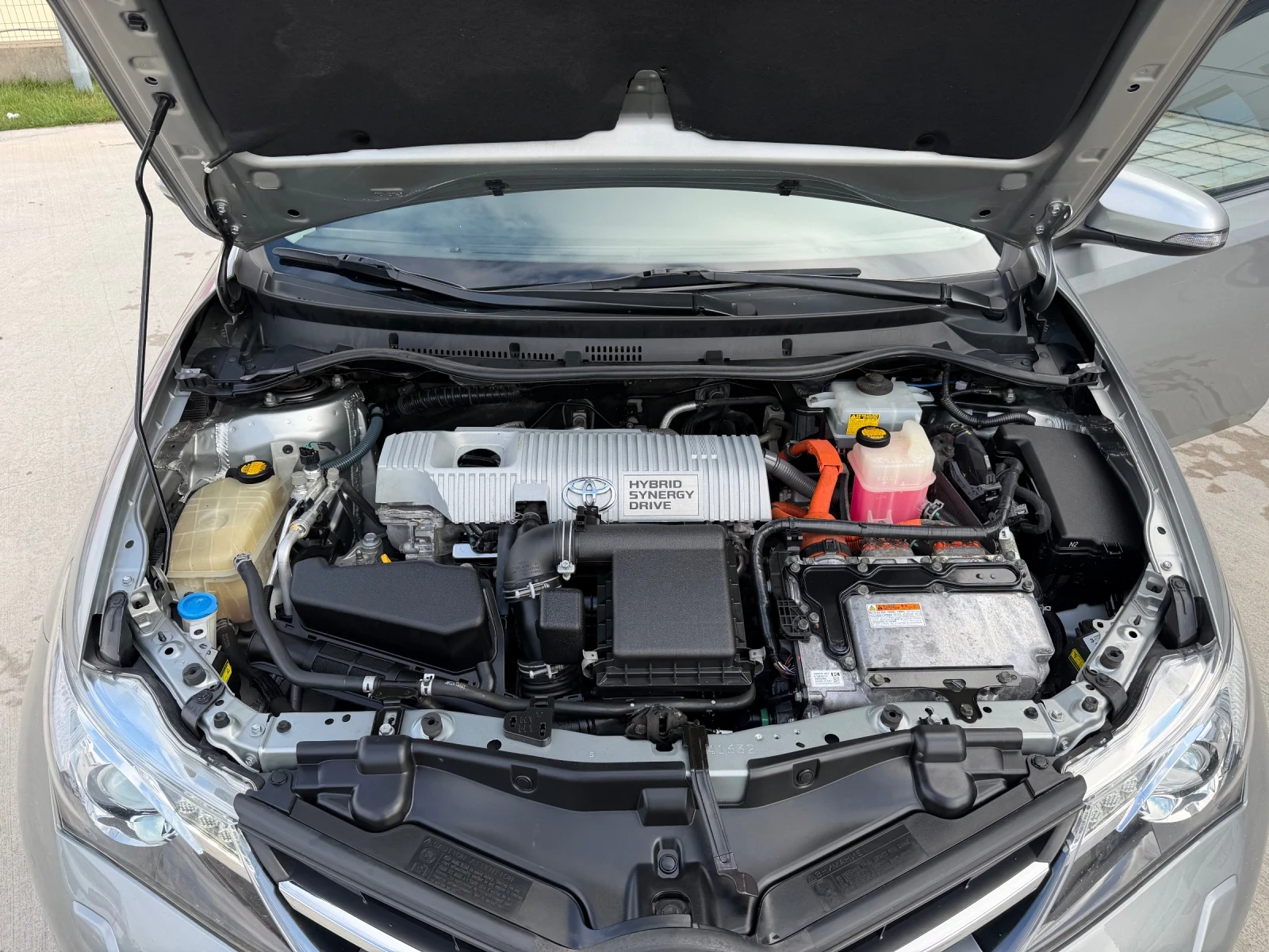 Toyota Auris * 1.8-HYBRID* ПАНОРАМА* ПОДГРЕВ* ЛИЗИНГ* , снимка 16 - Автомобили и джипове - 54076834