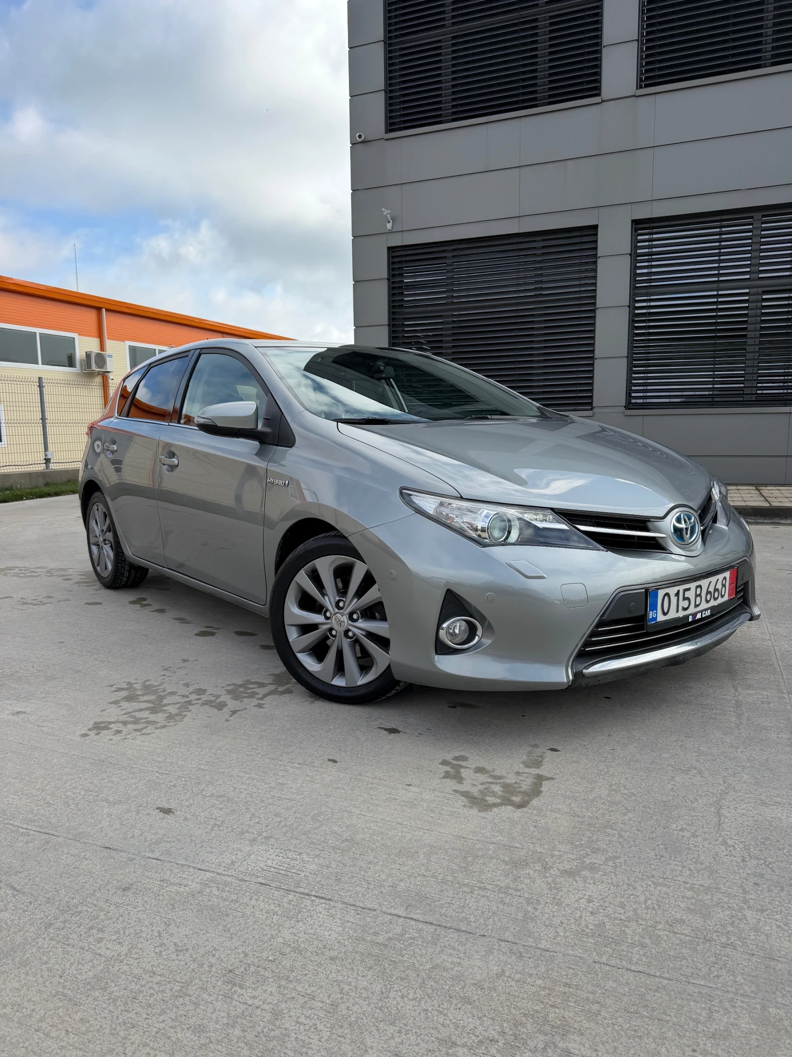 Toyota Auris * 1.8-HYBRID* ПАНОРАМА* ПОДГРЕВ* ЛИЗИНГ* , снимка 2 - Автомобили и джипове - 54076834