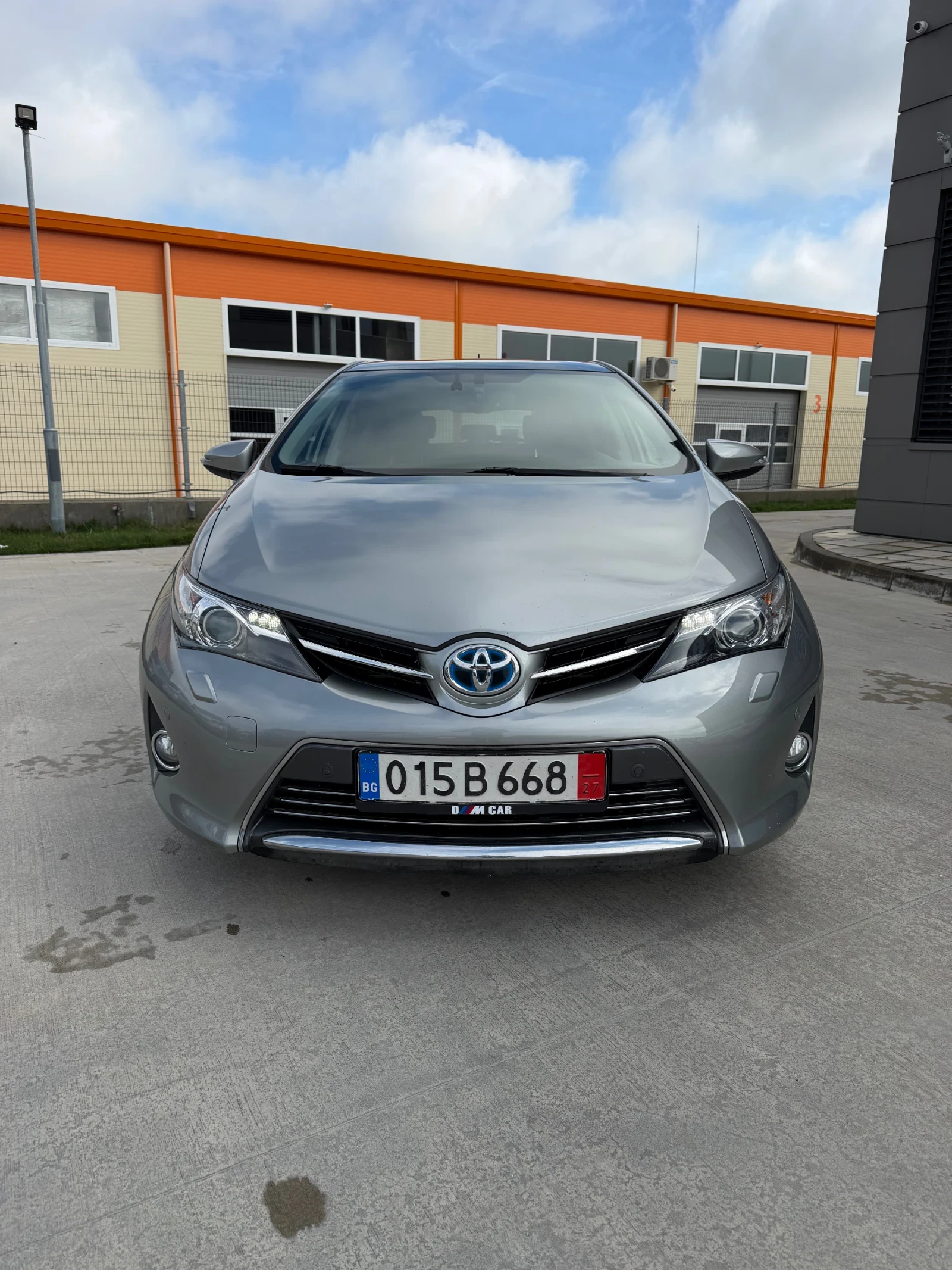 Toyota Auris * 1.8-HYBRID* ПАНОРАМА* ПОДГРЕВ* ЛИЗИНГ* , снимка 3 - Автомобили и джипове - 54076834