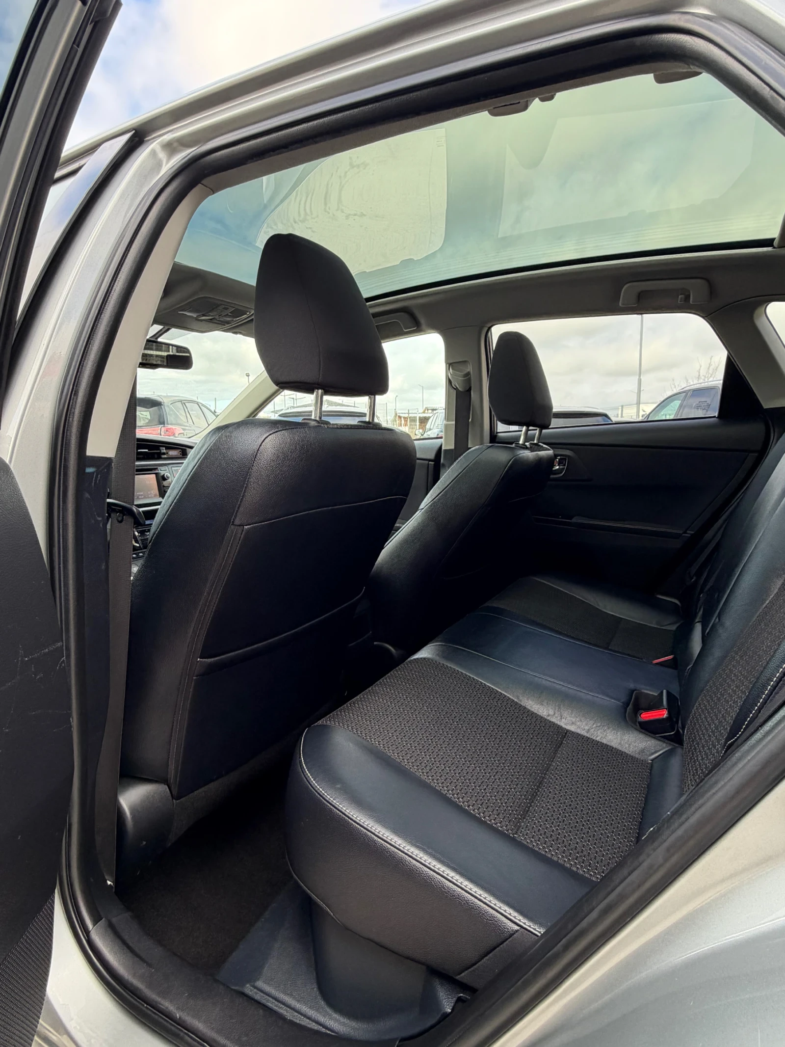 Toyota Auris * 1.8-HYBRID* ПАНОРАМА* ПОДГРЕВ* ЛИЗИНГ* , снимка 13 - Автомобили и джипове - 54076834