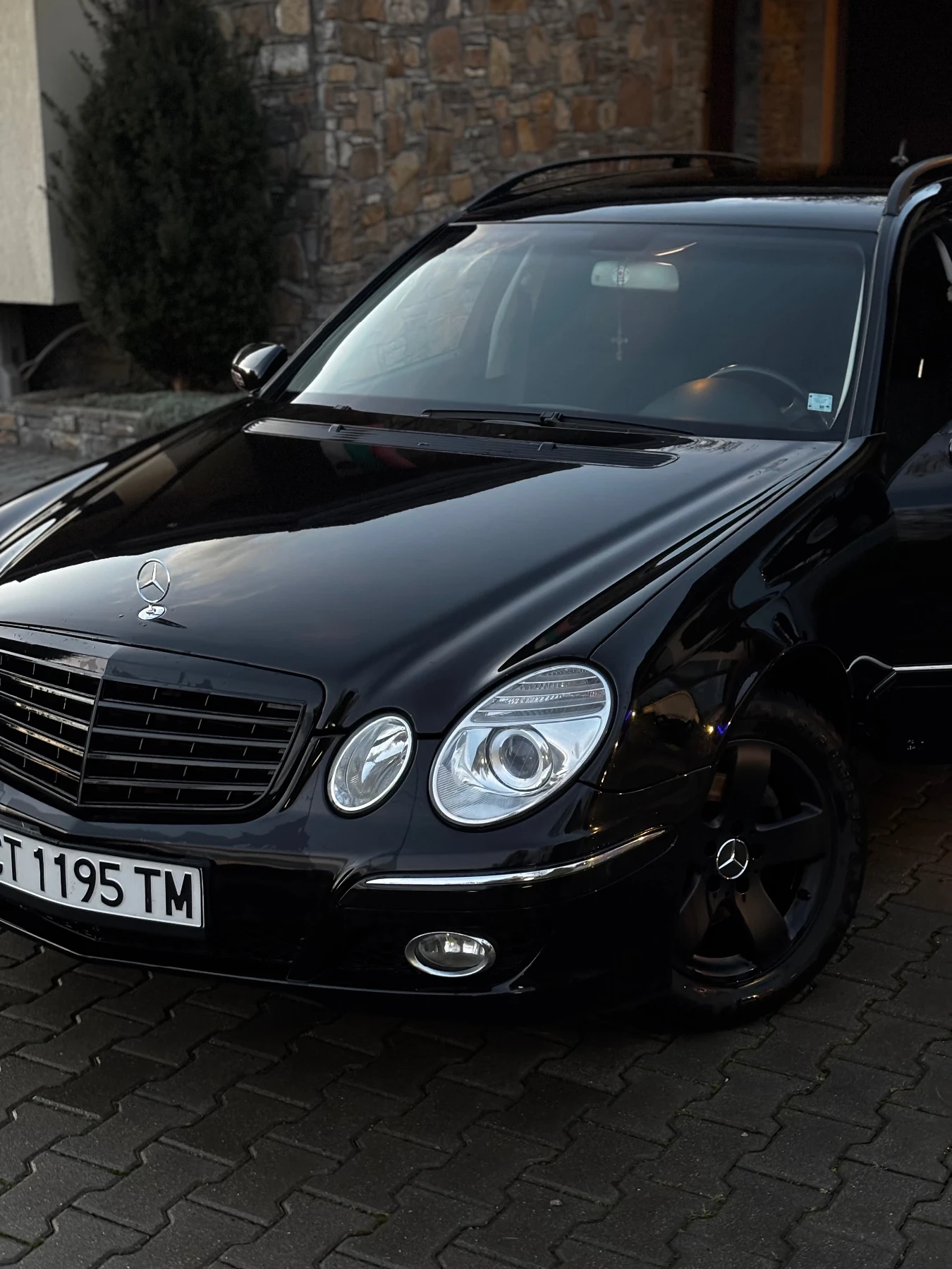 Mercedes-Benz E 200, снимка 13 - Автомобили и джипове - 54087696