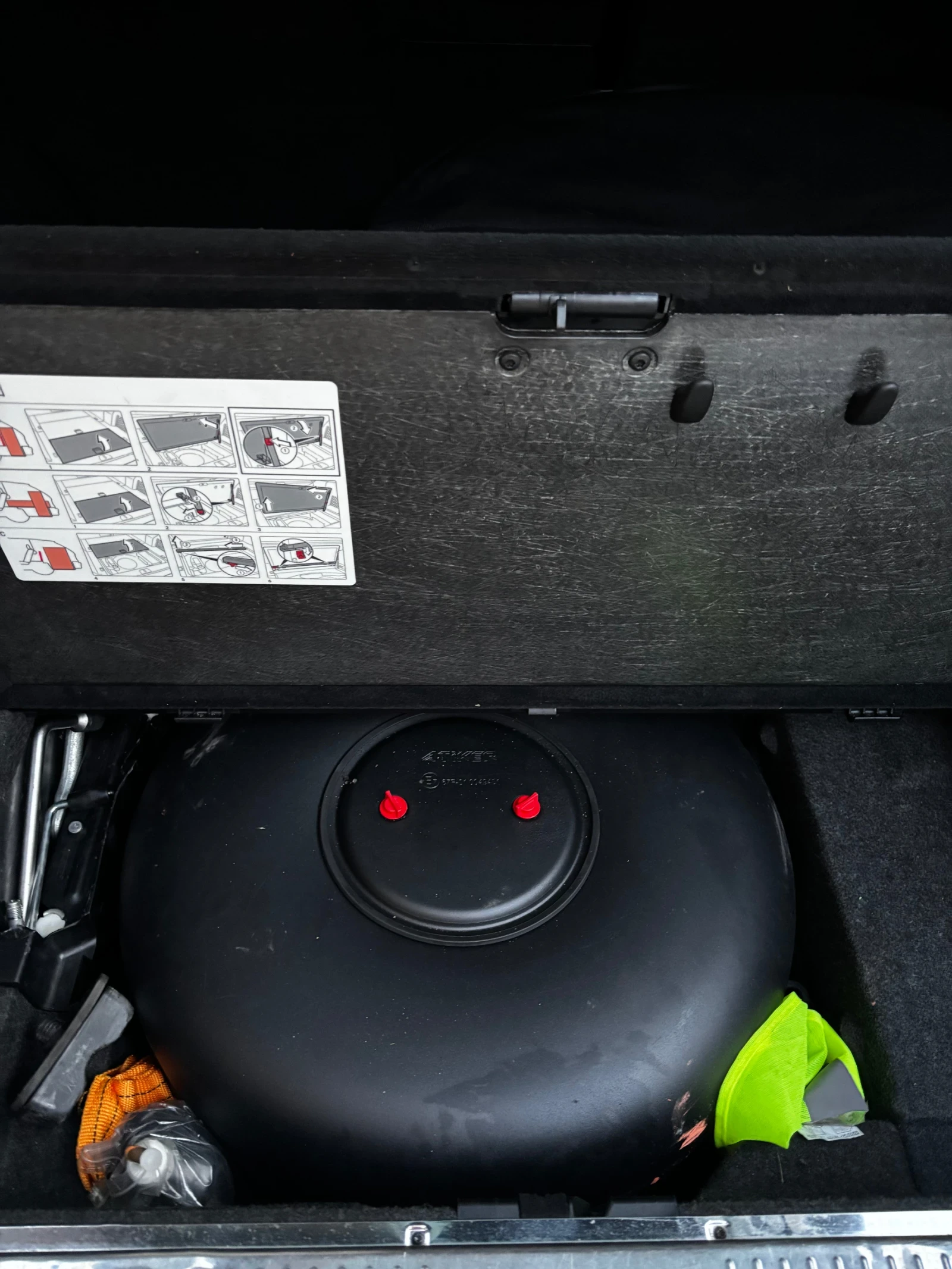 Mercedes-Benz E 200, снимка 11 - Автомобили и джипове - 54087696