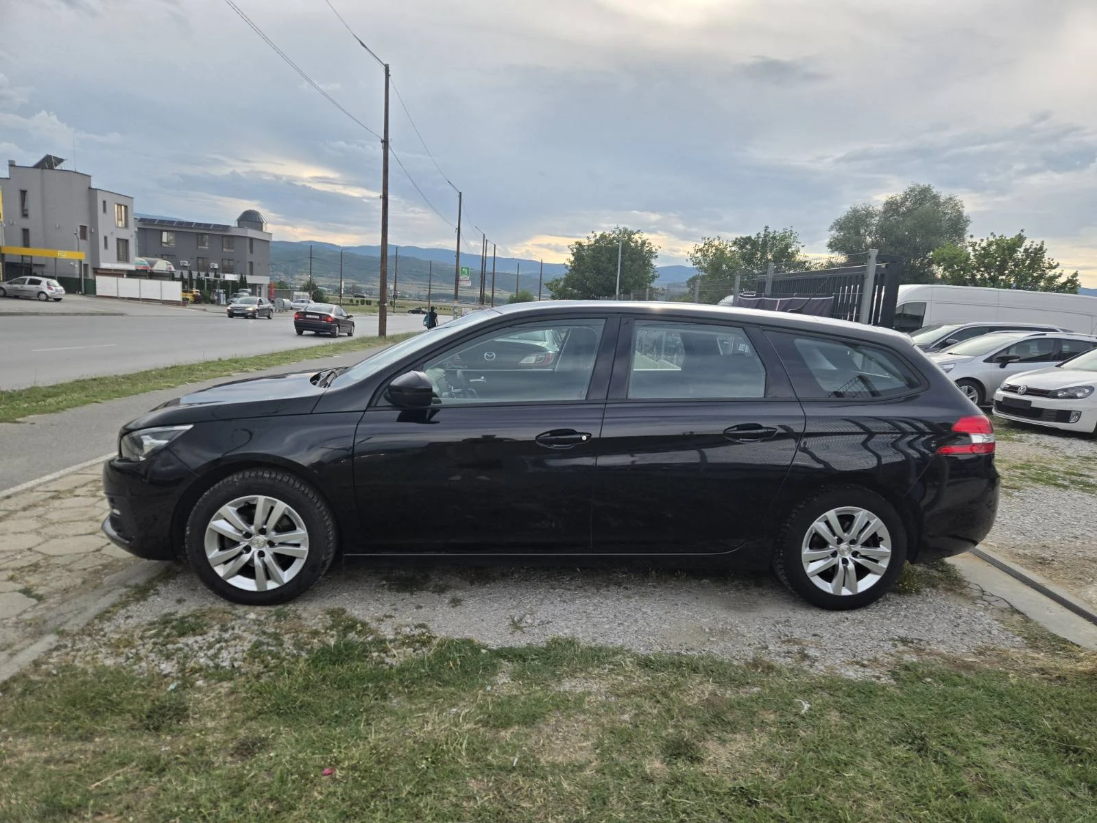 Peugeot 308 SW 1.5 HDI, снимка 8 - Автомобили и джипове - 54878790